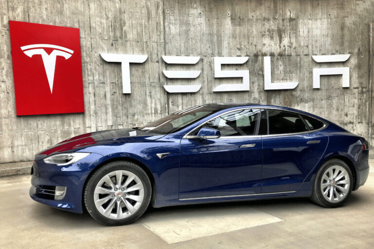 Les 5 facteurs qui influencent le prix de votre assurance Tesla