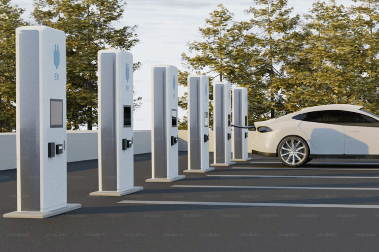 Témoignages : 5 propriétaires de Tesla partagent leur expérience avec leur assurance