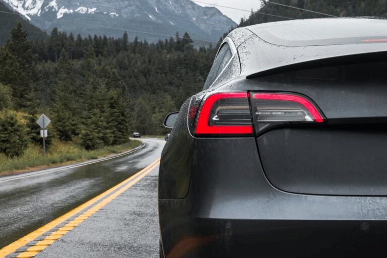 Comment les données de conduite peuvent réduire votre prime d’assurance Tesla