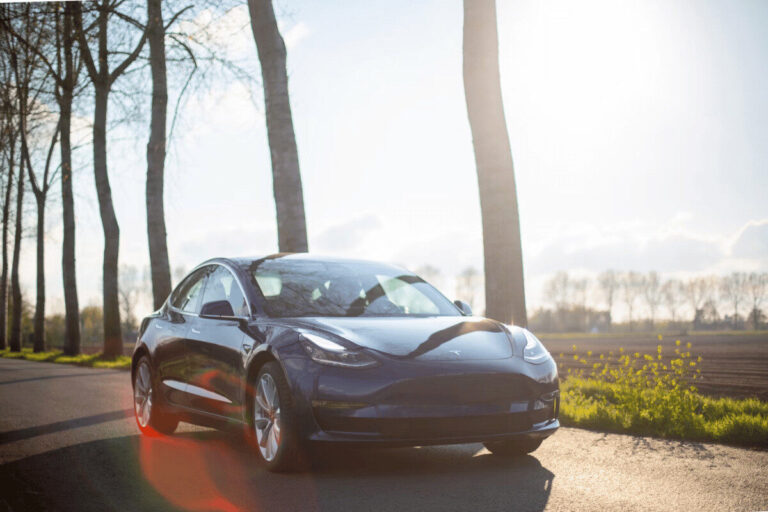 Assurance temporaire pour Tesla : quand et comment y recourir