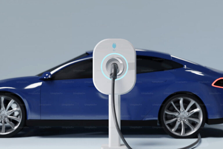 Assurance Tesla : quelles différences avec l’assurance des véhicules thermiques ?