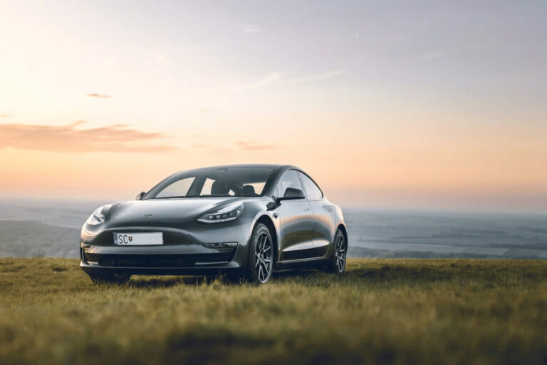Les fonctionnalités de sécurité des Tesla qui peuvent réduire votre prime d’assurance