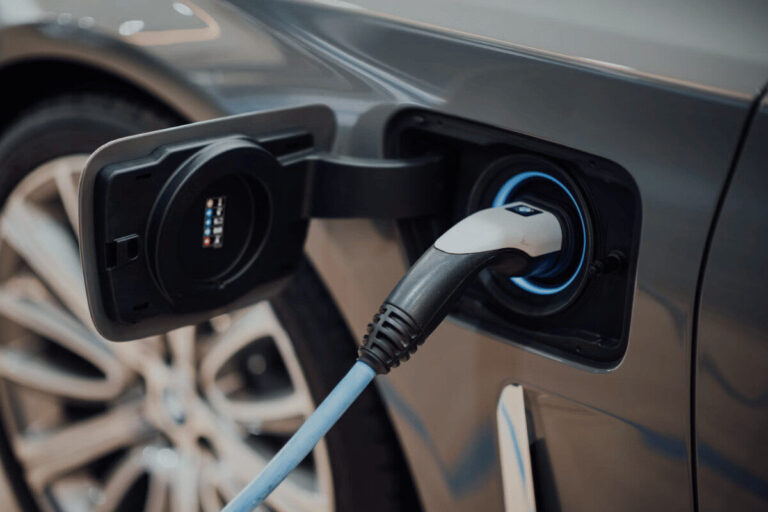 Entretien d’une Tesla : coûts réels et calendrier recommandé