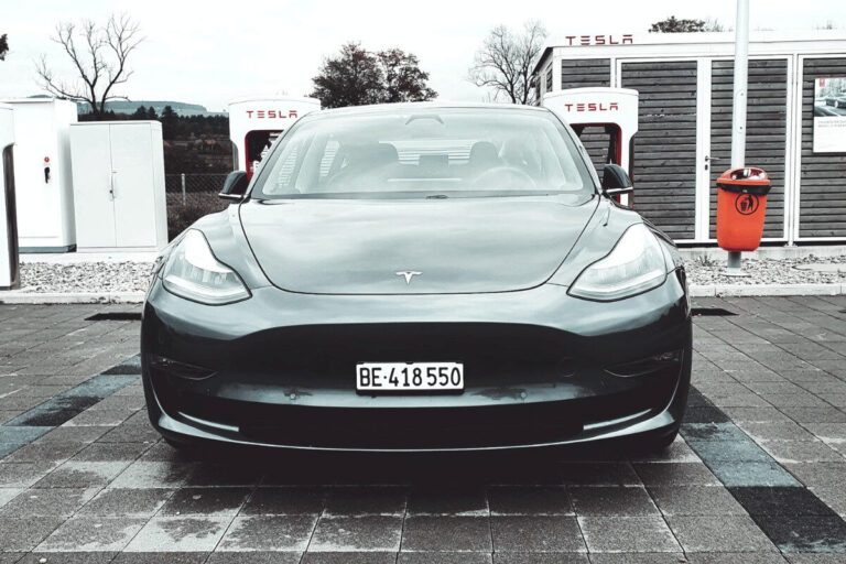Les applications indispensables pour tout propriétaire de Tesla