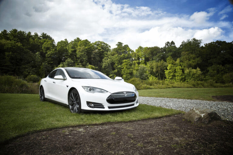 Tesla et revente : comment maximiser la valeur de votre véhicule